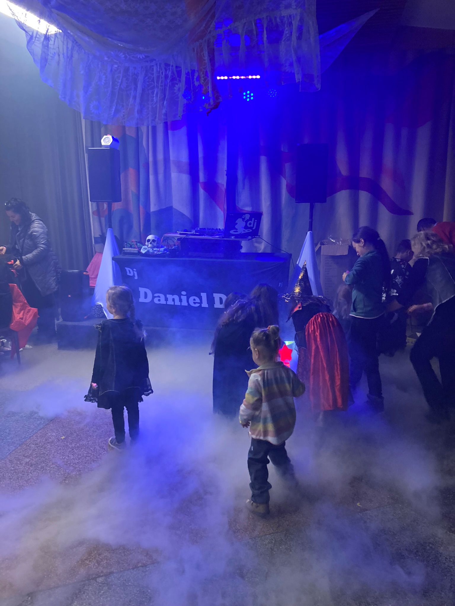 DJ